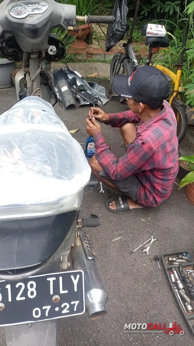 Dokumentasi MotoCall menangani servis rem motor pelanggan di lokasi