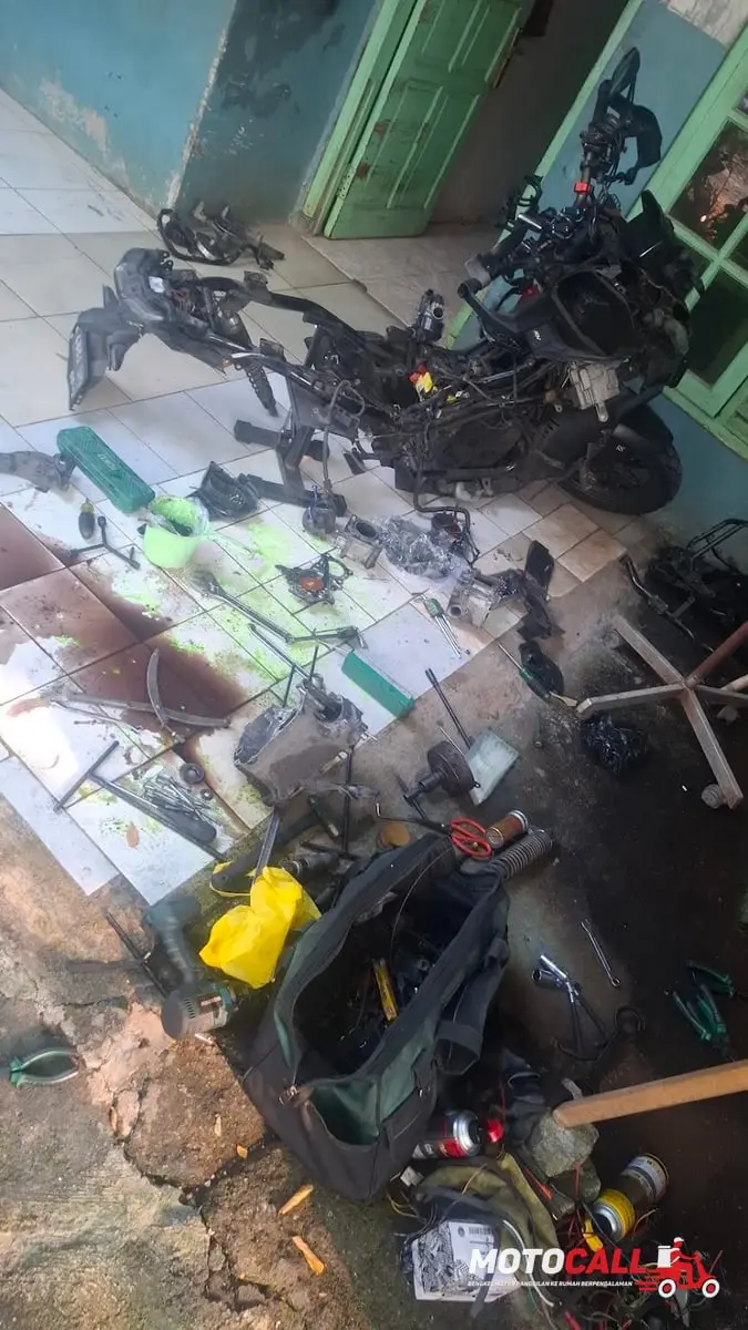 Dokumentasi MotoCall — mekanik servis motor langsung di lokasi pelanggan